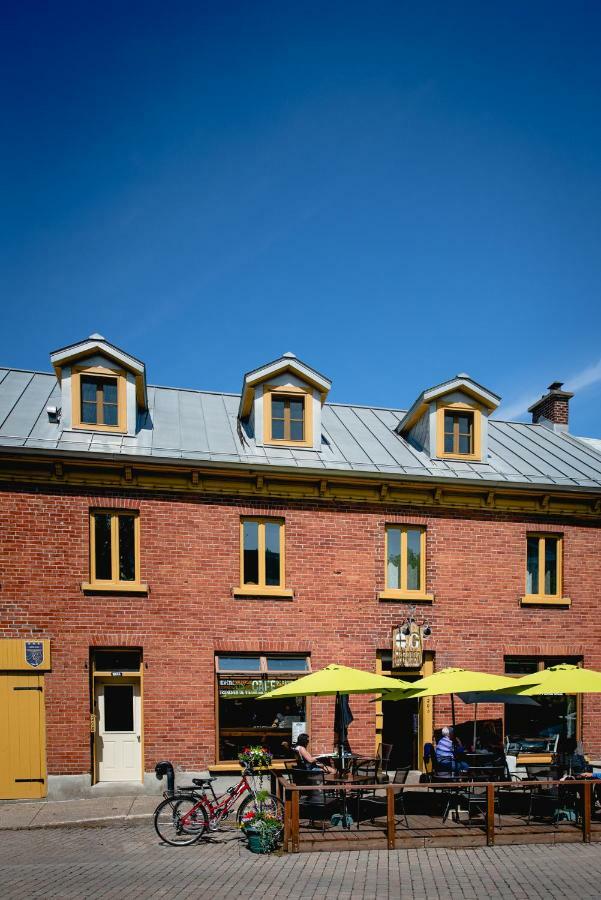 L'auberge du QG La Prairie Extérieur photo