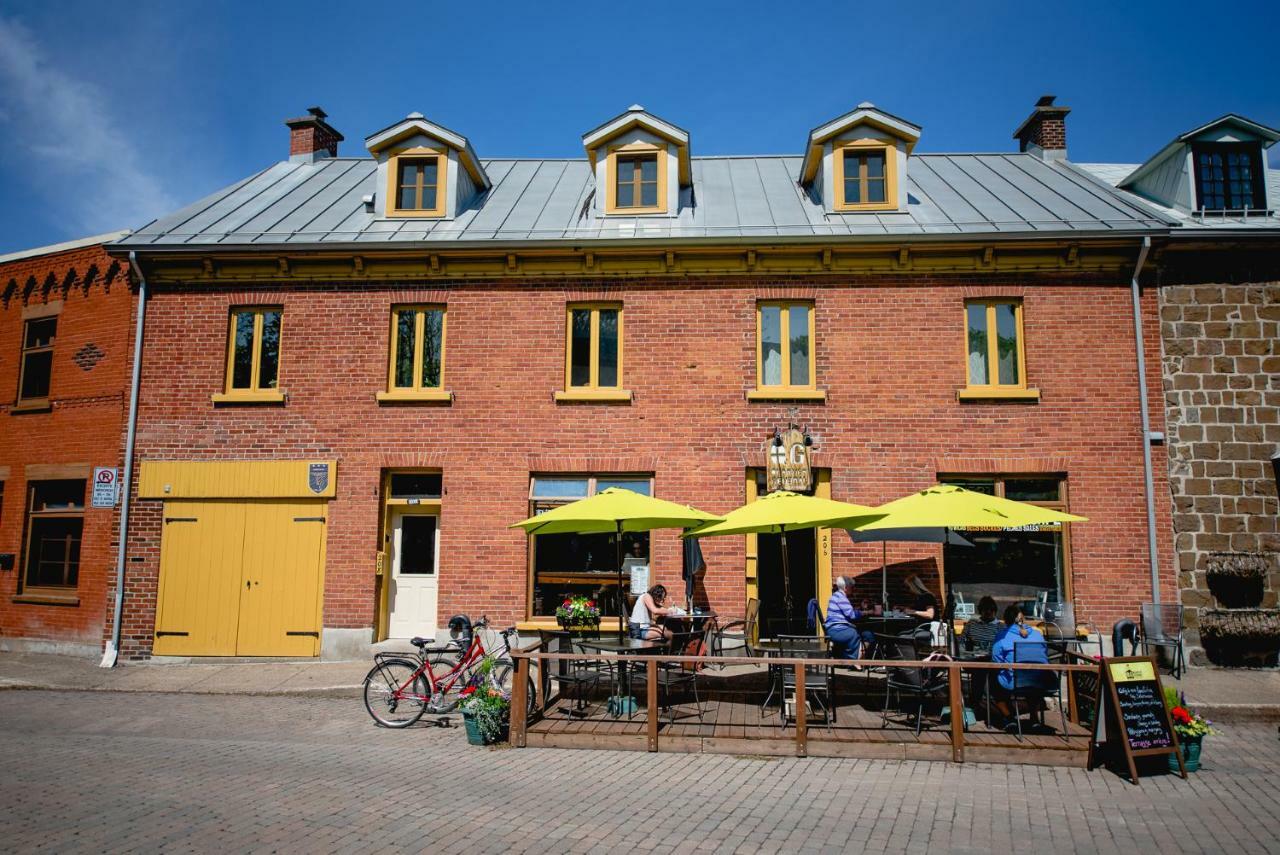 L'auberge du QG La Prairie Extérieur photo